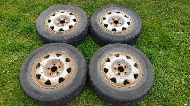 215/65 R15 Honda gyri CRV lemez felni + tli gumi szett