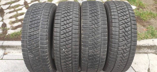 215/65 R16C 2022 évj. Lassa téli gumi