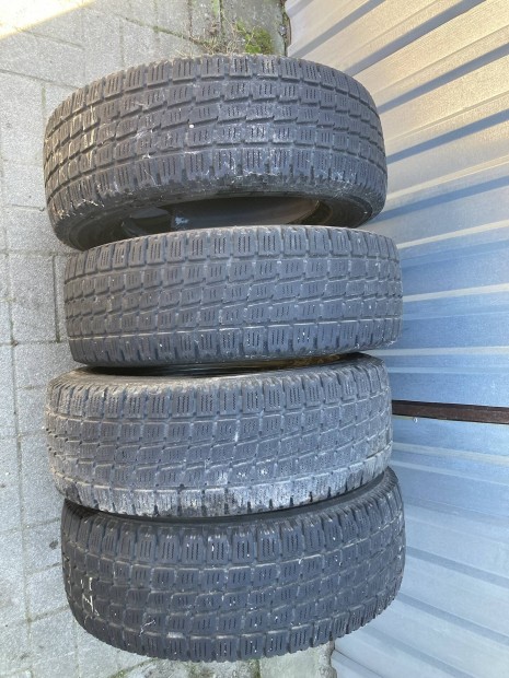 215/65 R16C Toyo tligumi