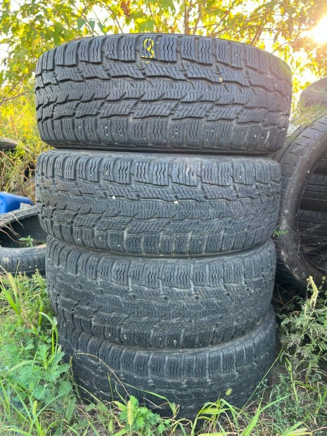 215/65 R16C nokian 4db tli gumi