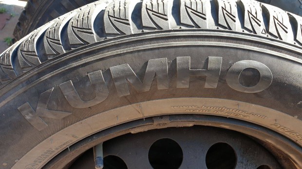 215/65 R16 tli Kumho szett