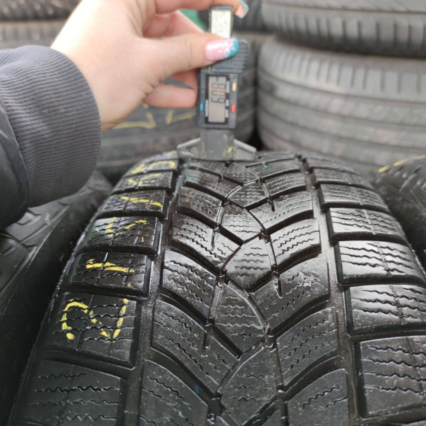 215/65 R17 Goodyear téli gumi 40000ft a 4db/174/
