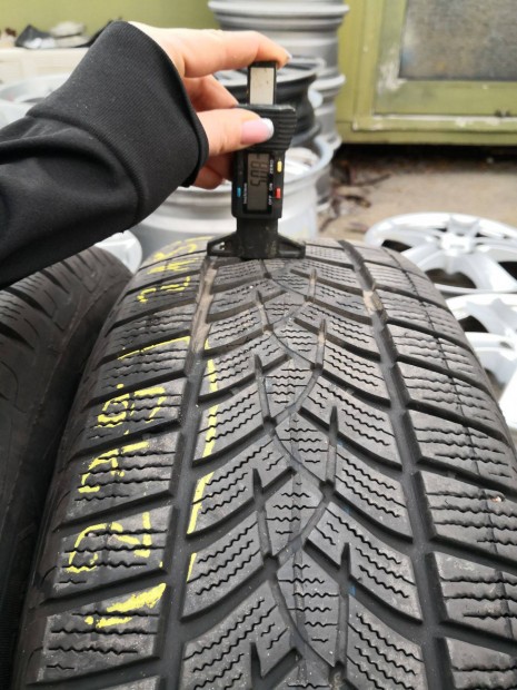 215/65 R17 Goodyear téli gumi 40000ft a 4db /279/