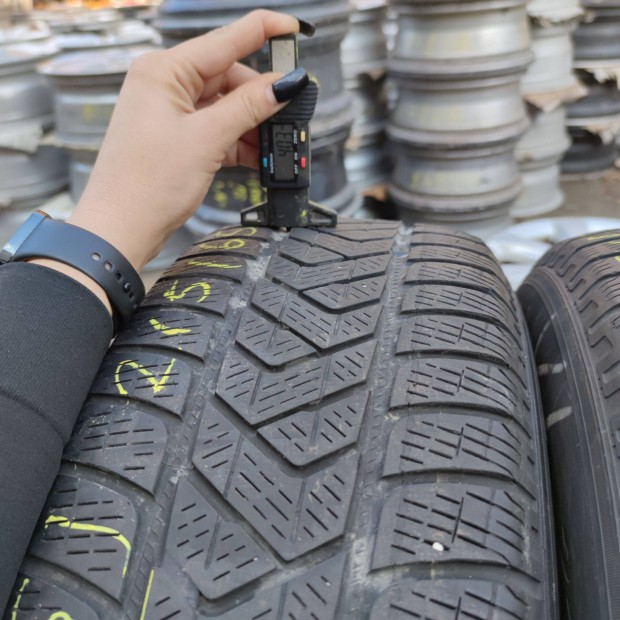 215/65 R17 Pirelli téli gumi 12000ft a 4db /136/