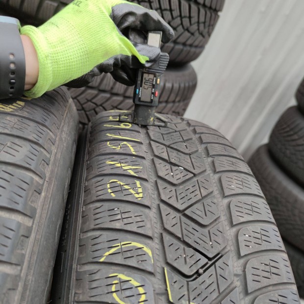 215/65 R17 Pirelli téli gumi 15000ft a 4db /50/