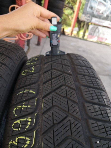 215/65 R17 Pirelli téli gumi 30000ft a 2db /397/
