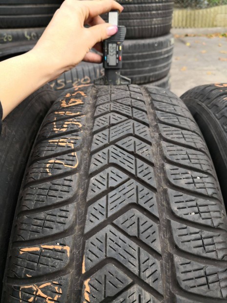 215/65 R17 Pirelli téli gumi 30000ft a 4db /8/