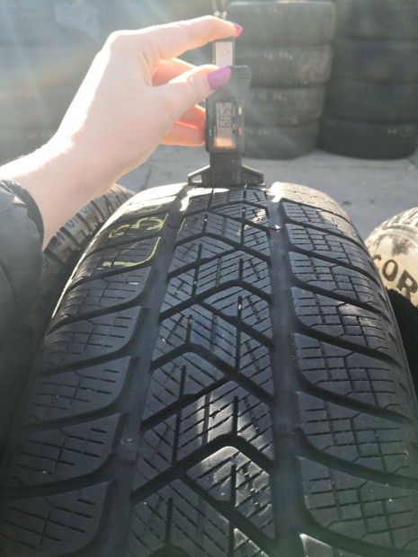215/65 R17 Pirelli téli gumi 50000ft a 4db/303/