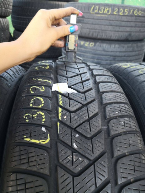 215/65 R17 Pirelli téli gumi 55000ft a 4db/302/