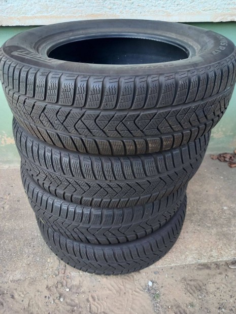 215/65 R17 Téli gumi Pirelli Sottozero 3