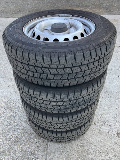 215/65  R 15 C Goodyear tligumi 