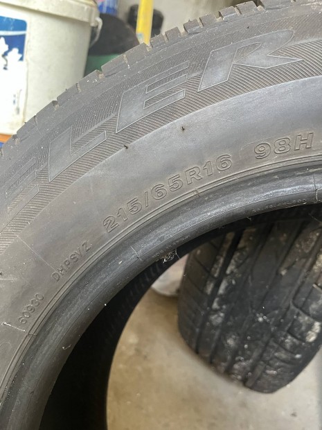 215/65r16 Bridgestone 