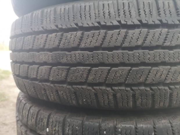 215/70R15C kisteherre tligumik