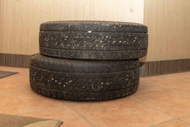 215/70R15 - dot4219 tli