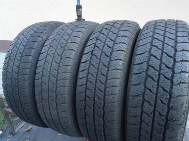 215/70R16C Maxxis ngyvszakos gumi garnitra 215/70 r16c