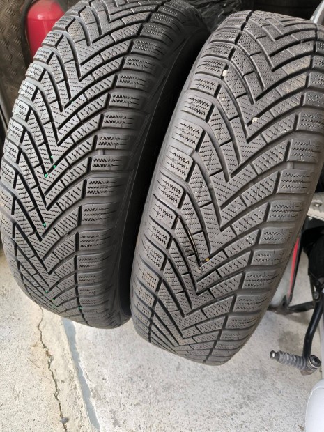 215/70R16 45e/2db 2023 Vredestein tligumi 215/70
