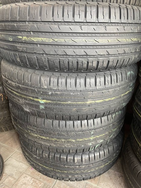 215/70R16" nyri gumi.