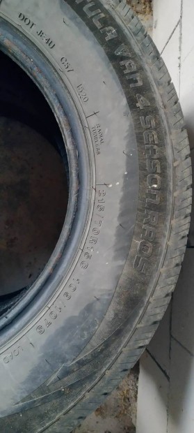 215/70 R15 ngyvszakos gumi 