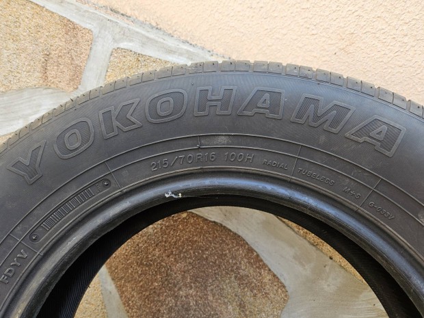 215/70 R16 Yokohama 4 db abroncs