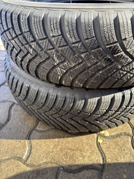 215/70 R16 jszer teli gumi 