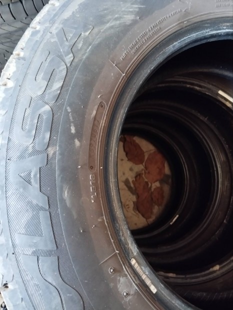 215/70 r15c Nyari gumi Lassa N�metorsz�gb�l 8 mm-es.