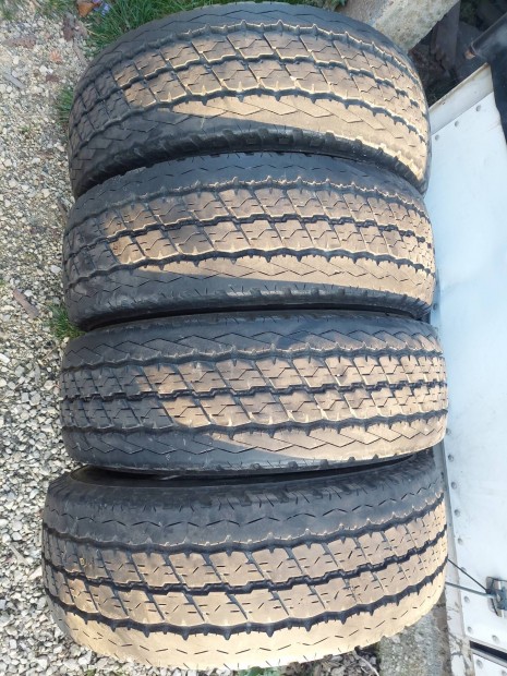 215/70r15C bridgestone nyari garnitura