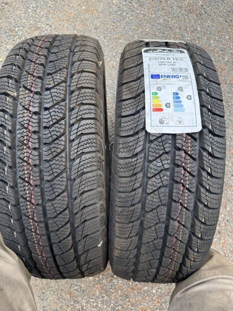 215/70r15C uniroyal snowmax3 j tli gumik 2db