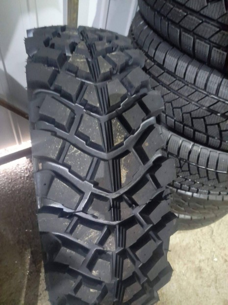 215/75R16 Sahara mintás terepgumi