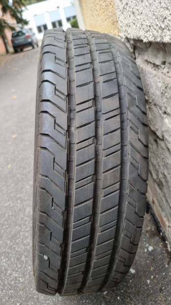 215/75 R16C Continental nyári gumi 8mm profil mélység, újszerű állapot