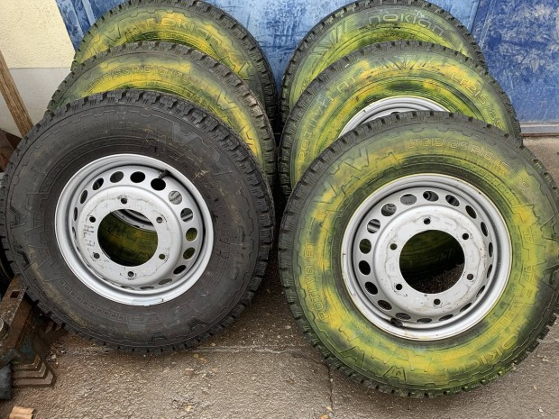 215/85 R16 �jszer� gumi