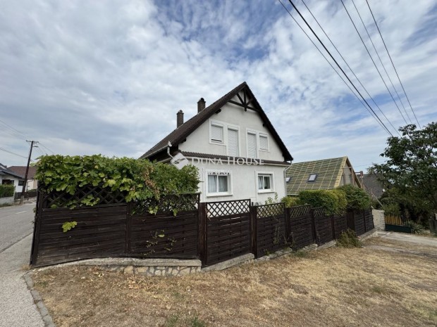 215 nm-es h�z elad� Balatonf�red