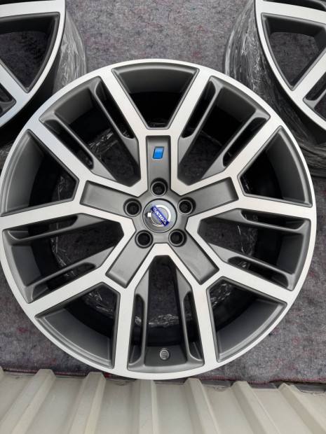 21"-os gy�ri Volvo felnik (XC60-on voltak) Polestar! 