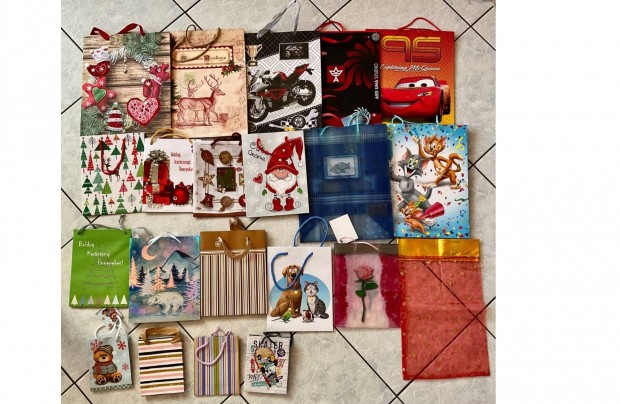 21 db ajándéktasak karácsonyi és egyéb díszcsomagolás papír tasak
