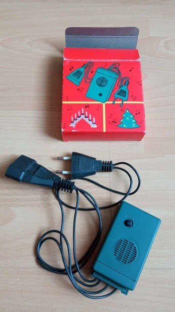 21 db karácsonyi dallamot játszó adapter zenedoboz 2500 Ft 10x10 cm