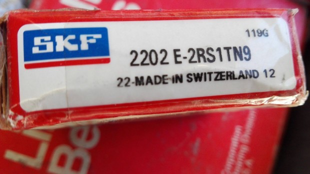 2202 E-2RS1TN9 Minőségi SKF csapágy