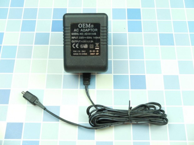 220V-os hlzati adapter 4,5V 1,5A Ad-041A5B