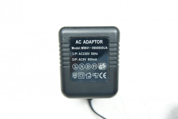 220V-os hálózati adapter AC 9V 800mA MW41-0900800UA
