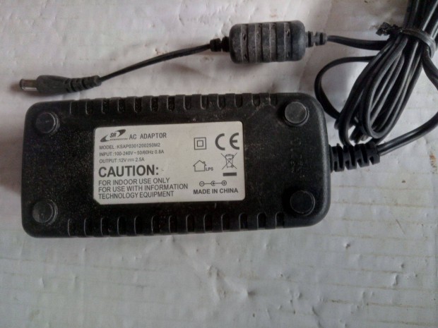 220/230 V AC -> 12 V DC adapter