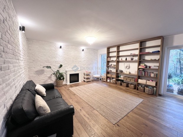 220 nm-es h�z elad� Balatonalm�di