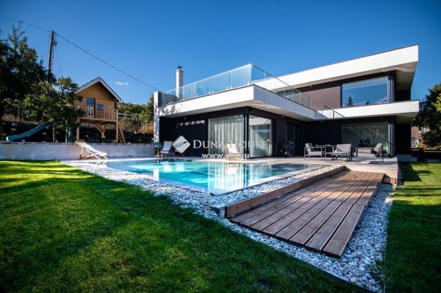 220 nm-es h�z elad� Balatonalm�di