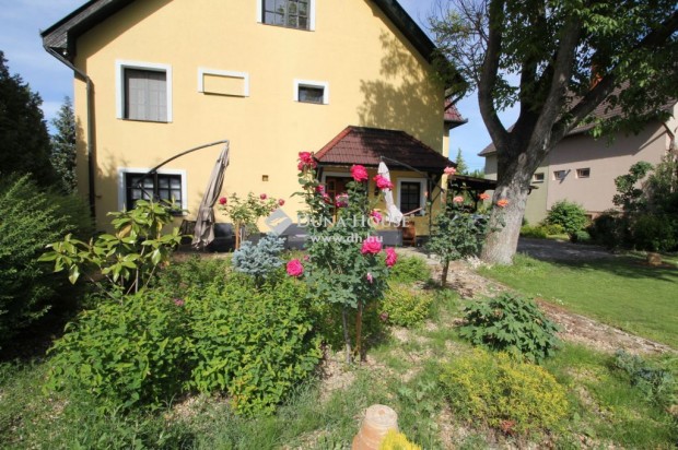 220 nm-es h�z elad� Kecskem�t