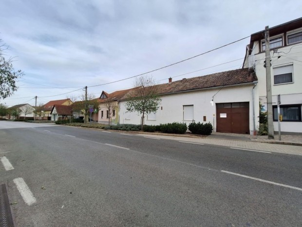 220 nm-es h�z elad� Vill�ny