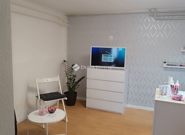 222 nm-es h�z elad� Szentm�rtonk�ta