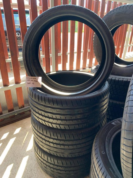 225/30 ZR20 j