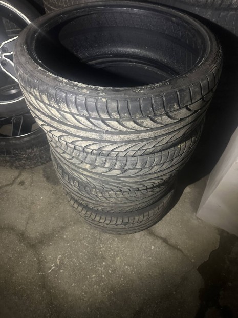 225/35R19 ny�rigumi elad� .