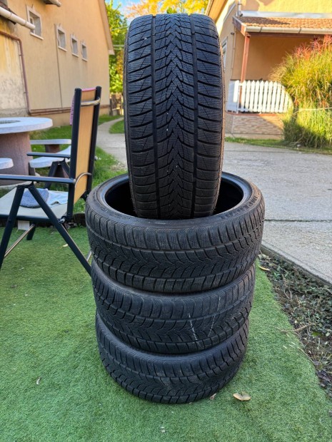 225/35 r19 téligumi