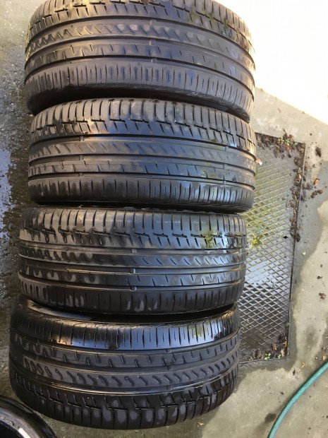 225/40R18 continental