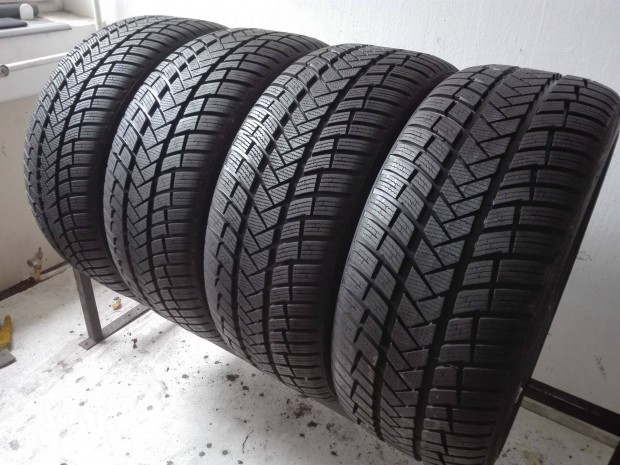 225/40R19 j Vredestein tli gumi garnitra 225/40 r19