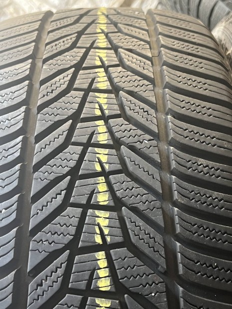 225/40R19" tligumi