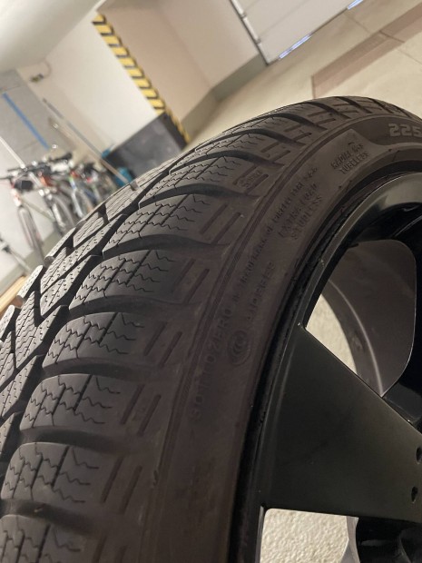 225/40 18" Pirelli Sottozero 3